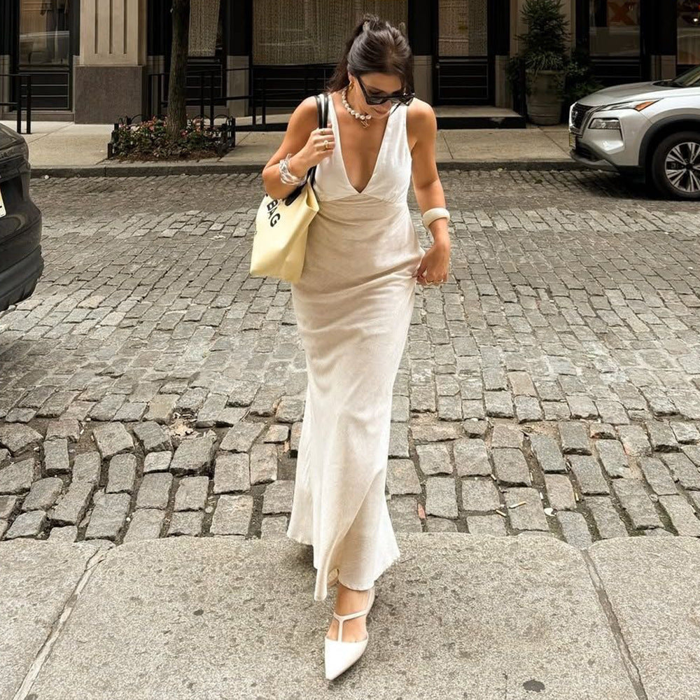 Elegant Tight-fitting Waist-cinching Sleeveless Dress With A Tie-back Detail